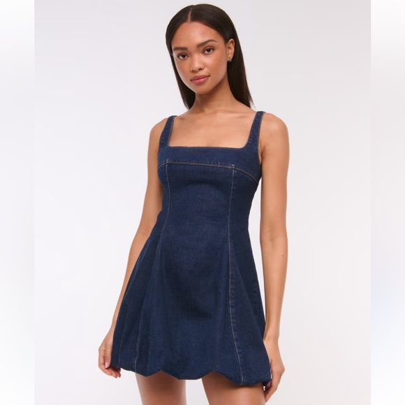 NWT Abercrombie Women’s Squareneck Bubble Hem Denim Mini Dress Size M - Picture 1 of 8